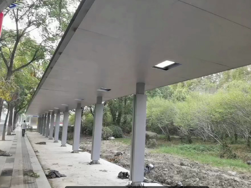 風(fēng)雨連廊安裝現(xiàn)場(chǎng)