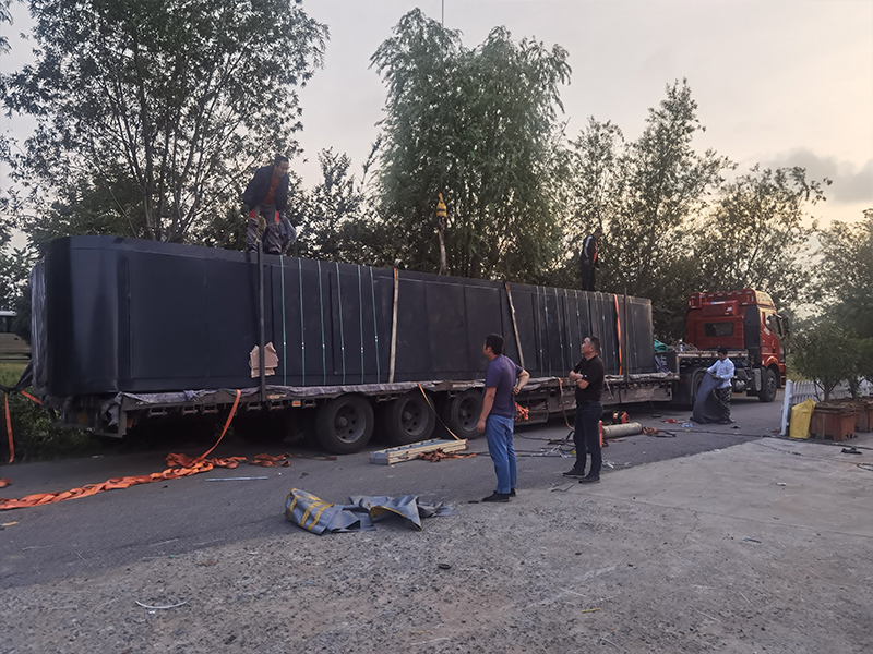 克拉瑪依候車(chē)亭第一車(chē)發(fā)貨