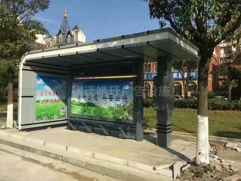 城市公交候車(chē)亭廠家現(xiàn)場(chǎng)安裝案例